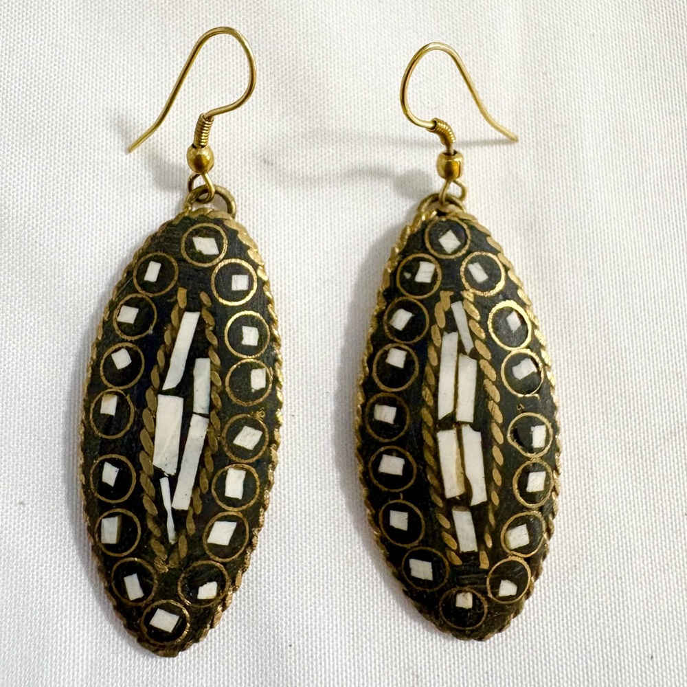 Handmade Himalayan Earrings - Picture 3 of 3